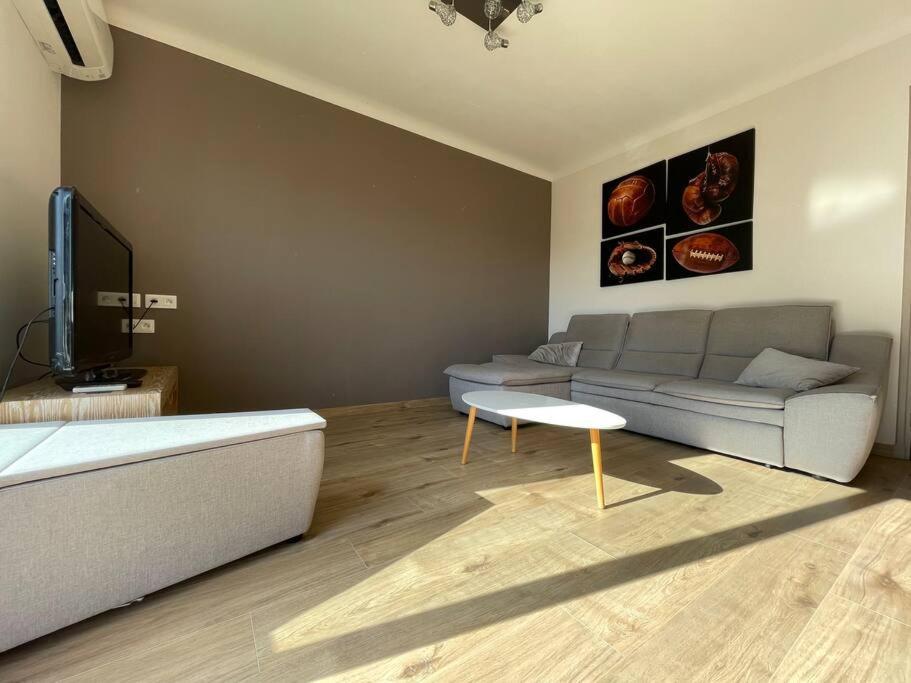 Appartement 2 Chambres +Parking Narbonne Buitenkant foto